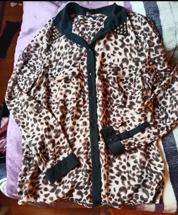 Blusa estampada leopardo negro - 2