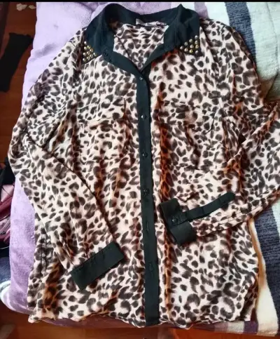 Blusa estampada  leopardo negro - miniatura 2