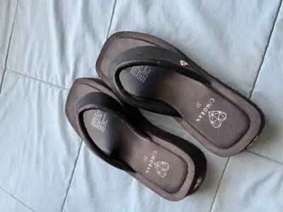 Sandalias negras Cmorán talla 37 - miniatura 1