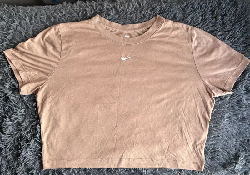 Polera corta Nike beige - 1