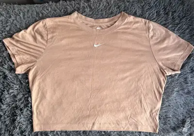 Polera corta Nike beige - miniatura 1