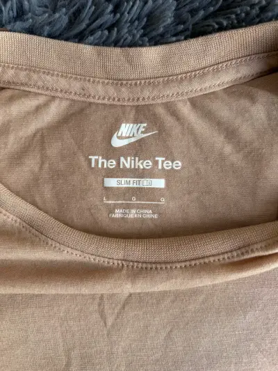 Polera corta Nike beige - miniatura 2