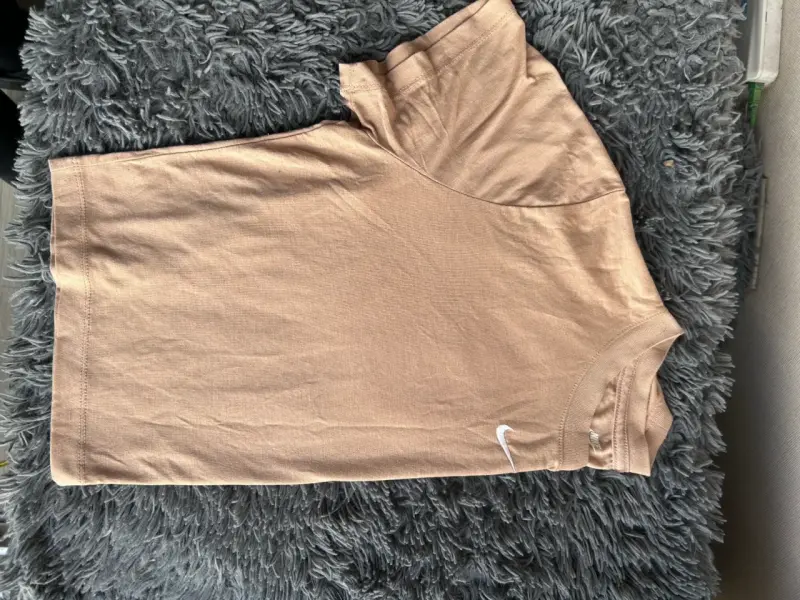 Polera corta Nike beige - 3