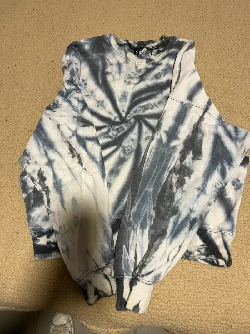 Polerón tie dye azul y blanco