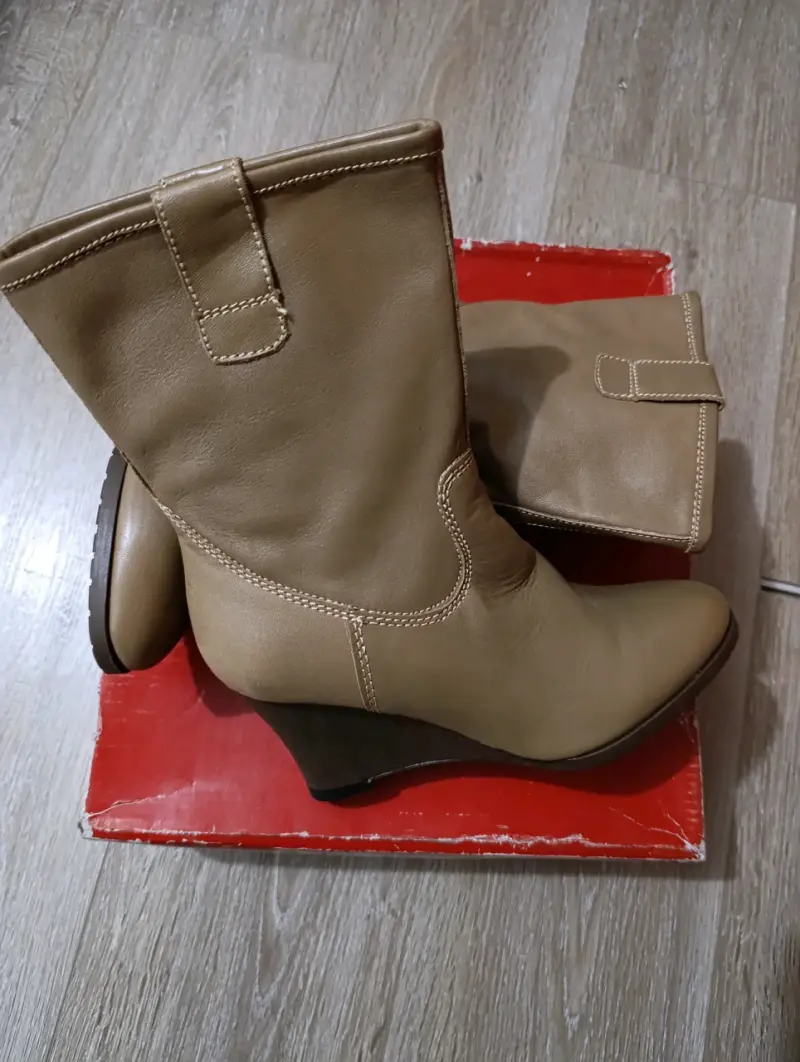 Botin de cuero beige N°35 marca Bruno Rossi - 1
