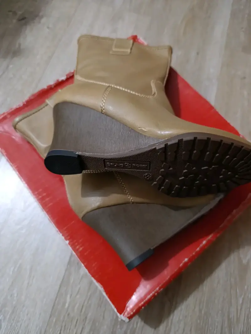 Botin de cuero beige N°35 marca Bruno Rossi - 3