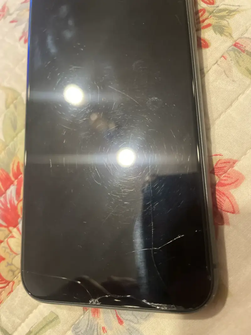 Iphone 11 ( con detalle pantalla) 83% bat - 1