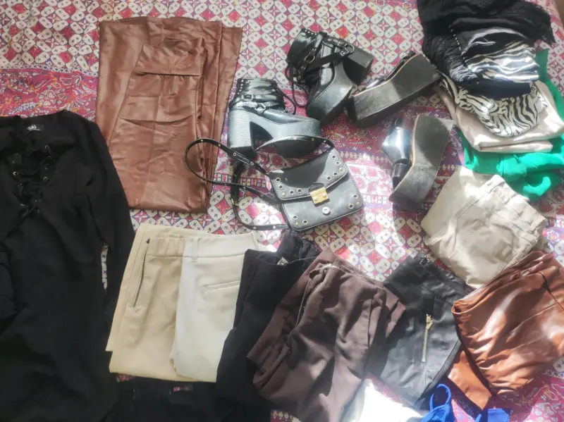 Lote de Ropa , Zapatos y accesorios. - 4