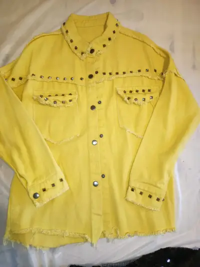 Chaqueta amarilla con tachas - miniatura 1