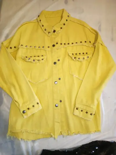 Chaqueta amarilla con tachas - miniatura 2