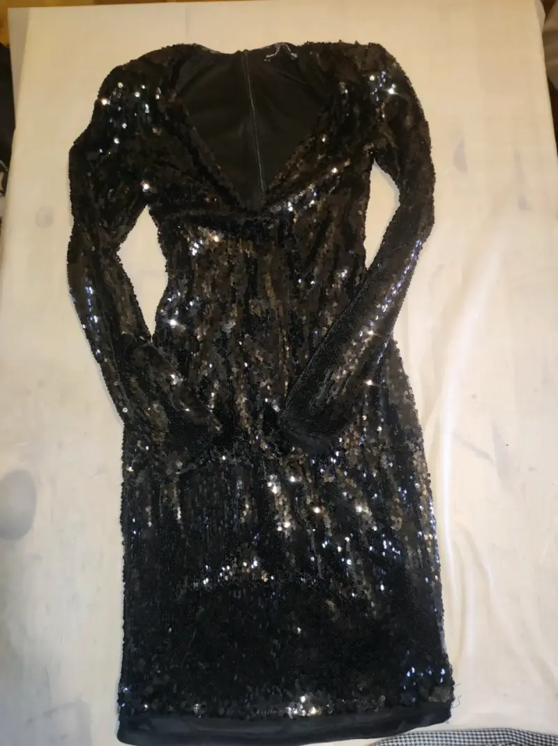 Vestido negro con lentejuelas Breshka - 2