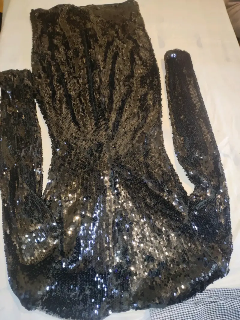 Vestido negro con lentejuelas Breshka - 4
