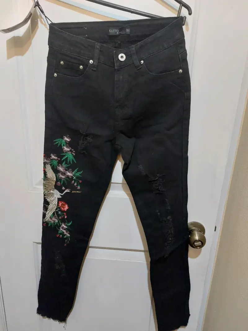 Jeans negros bordados mujer