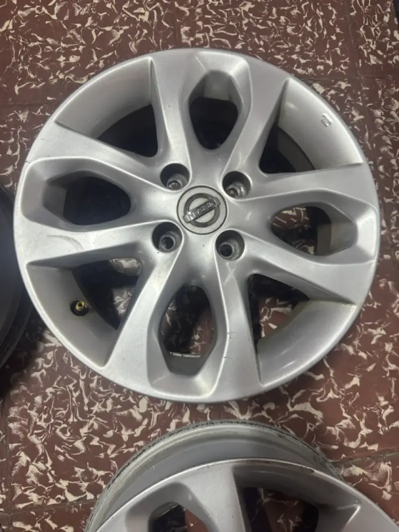Llantas originales Nissan March - 4