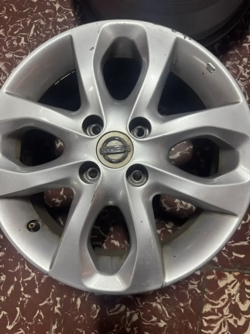 Llantas originales Nissan March - 5
