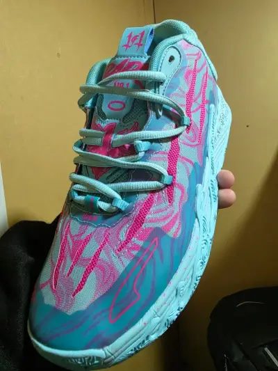 Zapatillas deportivas celestes y rosadas - miniatura 2