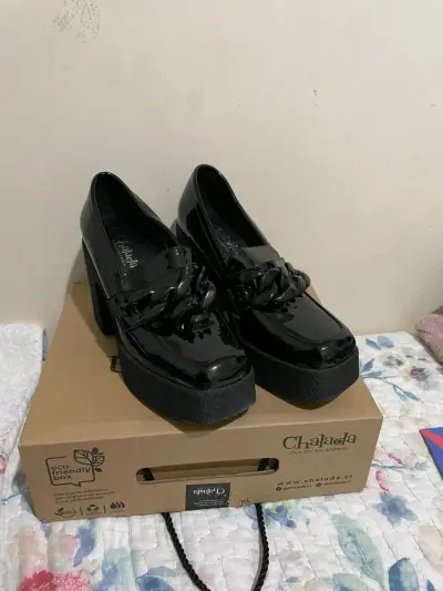 Zapatos de charol negro con plataforma - miniatura 1