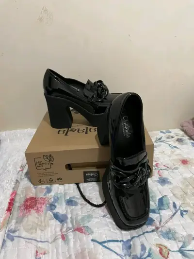 Zapatos de charol negro con plataforma - miniatura 2