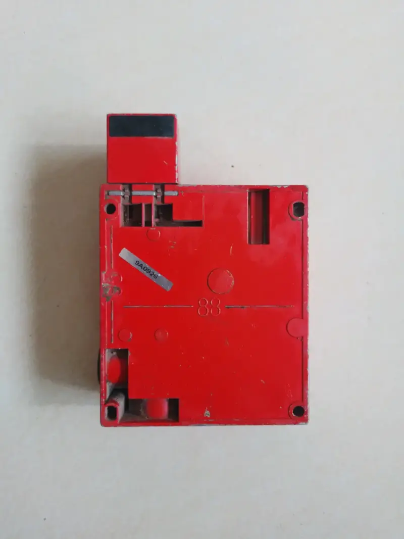 Interruptor de seguridad rojo Xcse5311 - 3