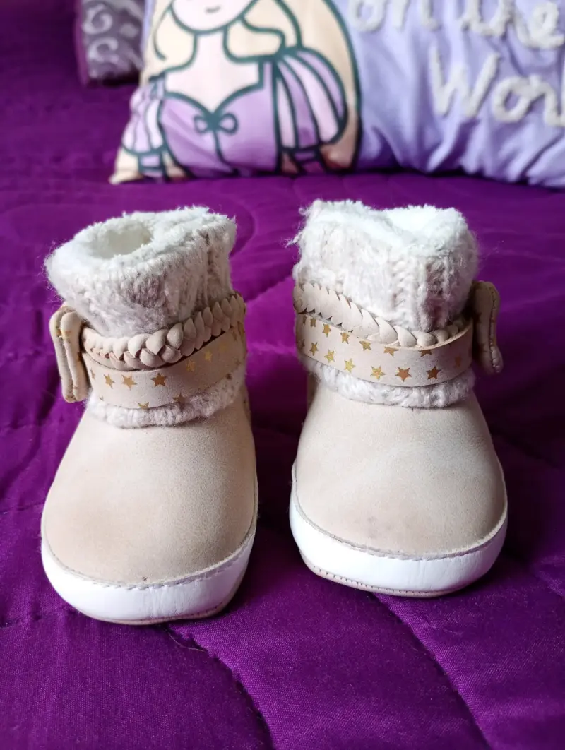 Zapatitos beige con lazo - 5