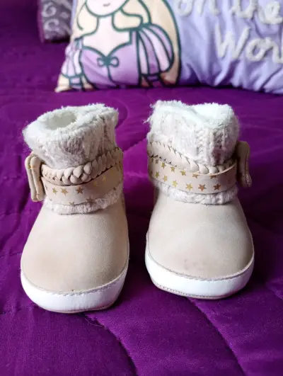 Zapatitos beige con lazo - miniatura 5