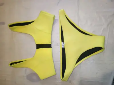 Bikini amarillo . - miniatura 1