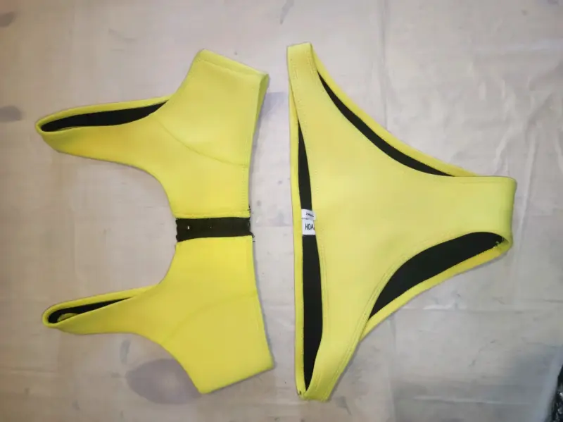 Bikini amarillo . - 2