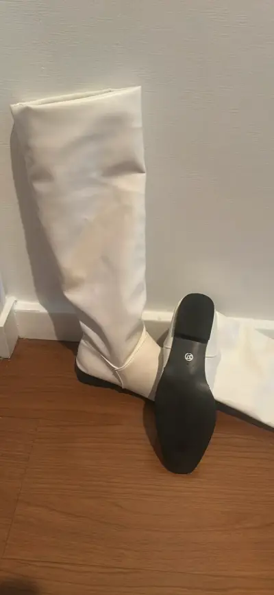 BOTAS BLANCAS ELASTICADAS 37 - miniatura 3