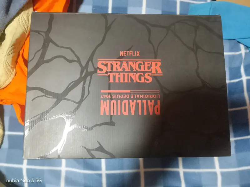 Botas Stranger Things blancas - 1