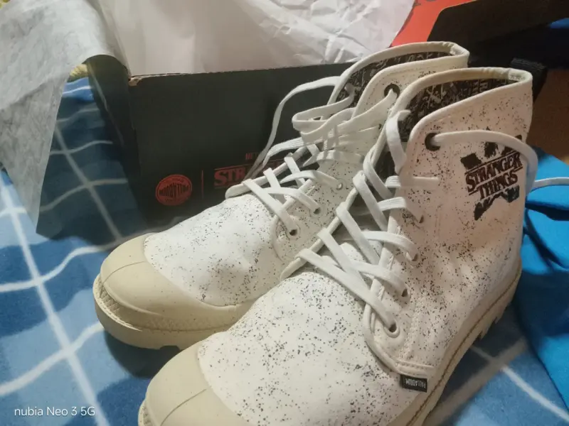 Botas Stranger Things blancas - 2