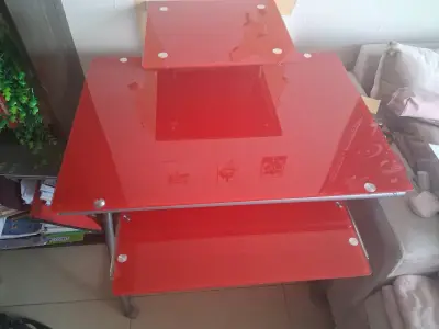 Escritorio de vidrio roja moderna - miniatura 1