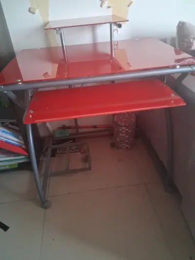 Escritorio de vidrio roja moderna - miniatura 2
