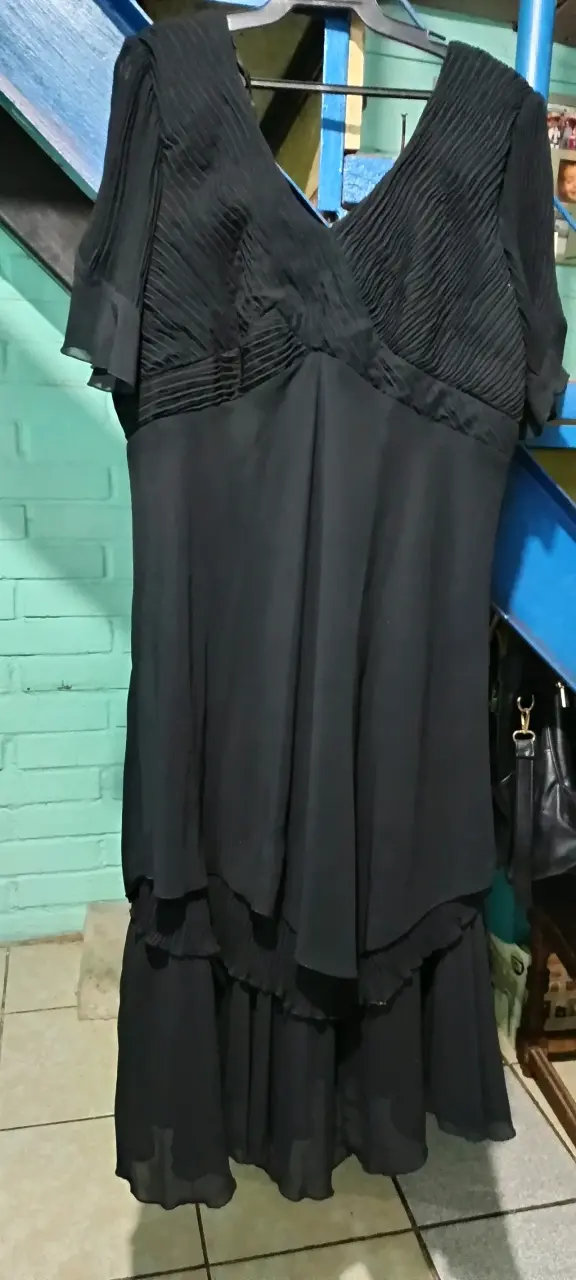 Vestido negro elegante plisado - 1