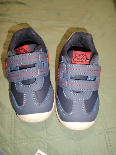 Zapatillas infantiles azul y rojo talla 20 - miniatura 1