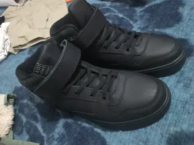 Zapatos deportivos negros altos - miniatura 1