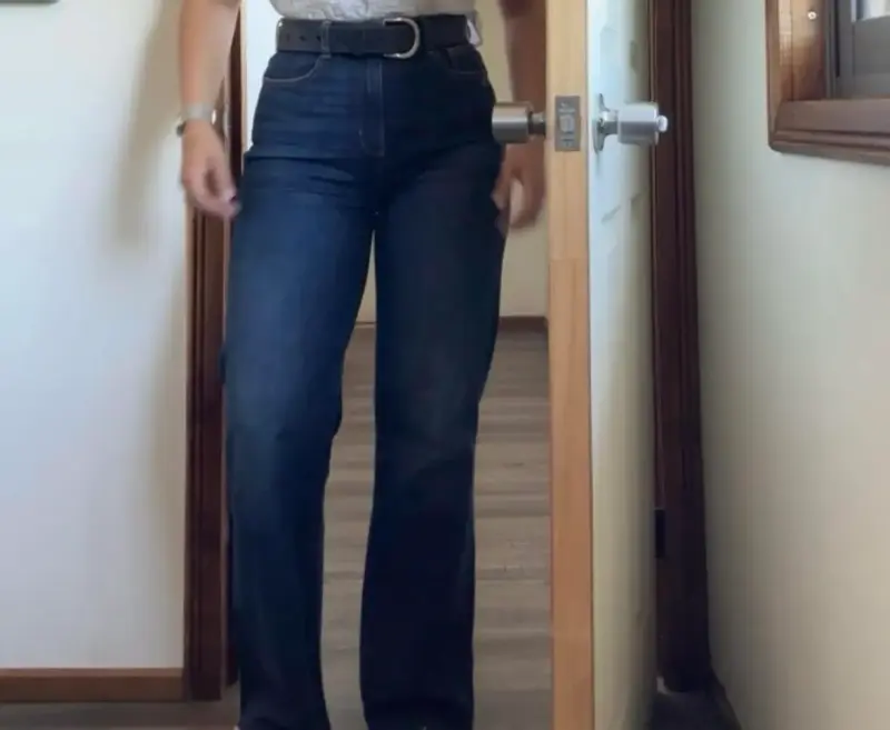 Jeans azul oscuro para mujer Marca Zara