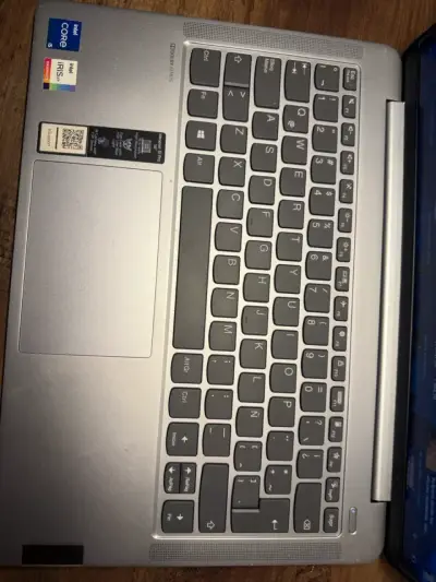 Laptop Lenovo usada - miniatura 3