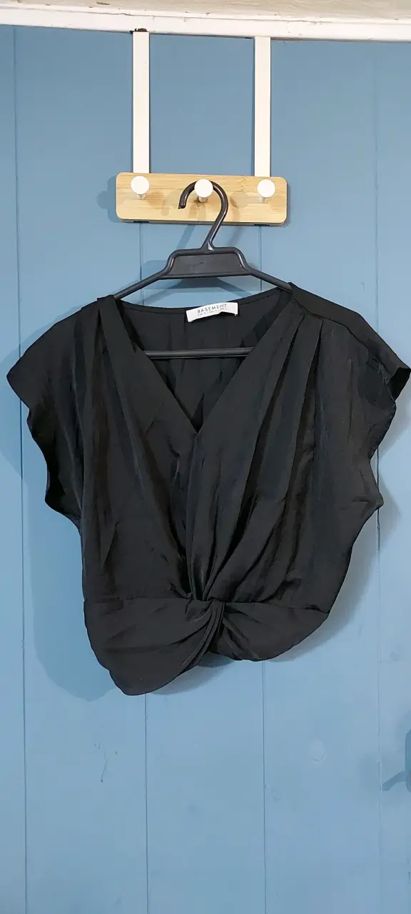 Blusa negra crop - 1