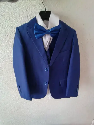 Traje infantil azul con corbata - miniatura 1
