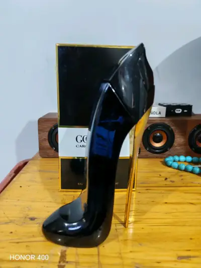 Perfume en envase tacón negro - miniatura 3
