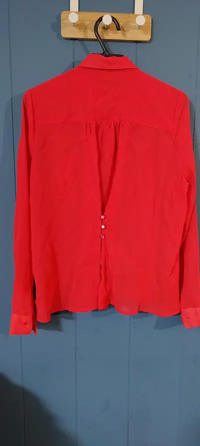 Blusa roja de manga larga - miniatura 2