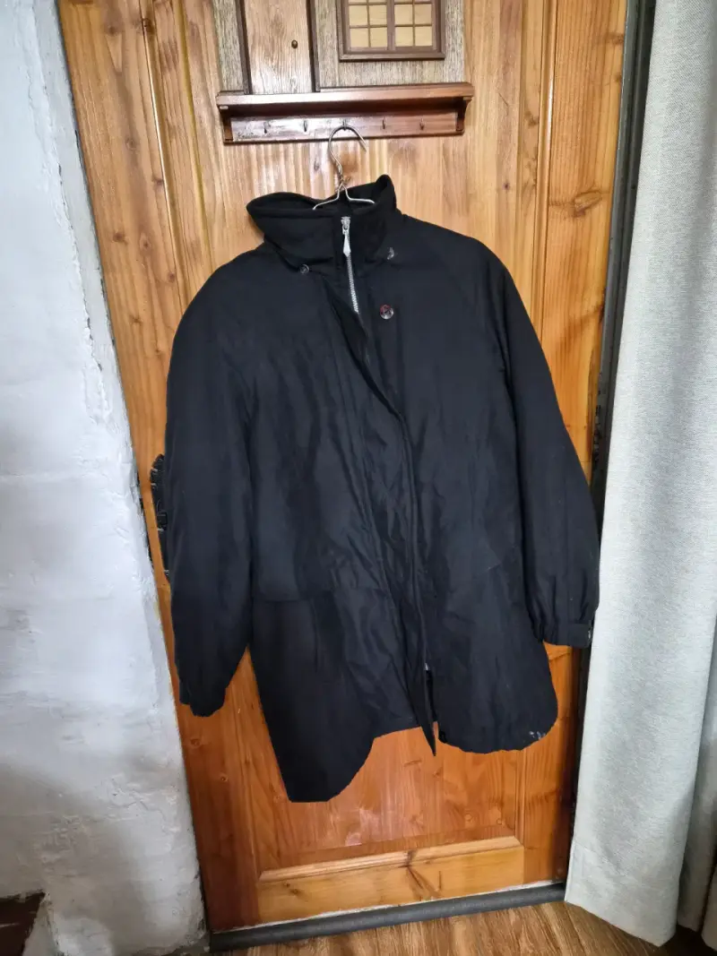 Parka negra de invierno