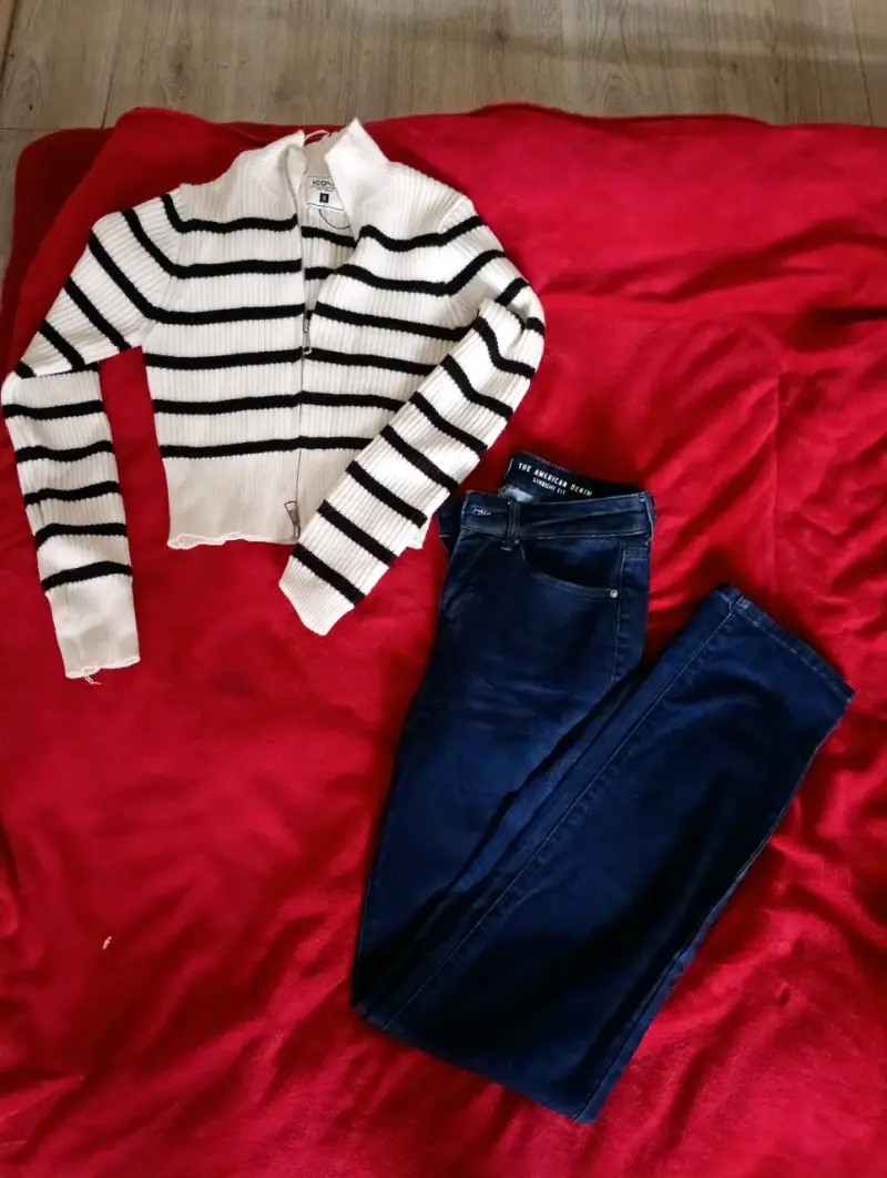 Sweater de rayas blanco y negro ,jeans talla 36 - 1