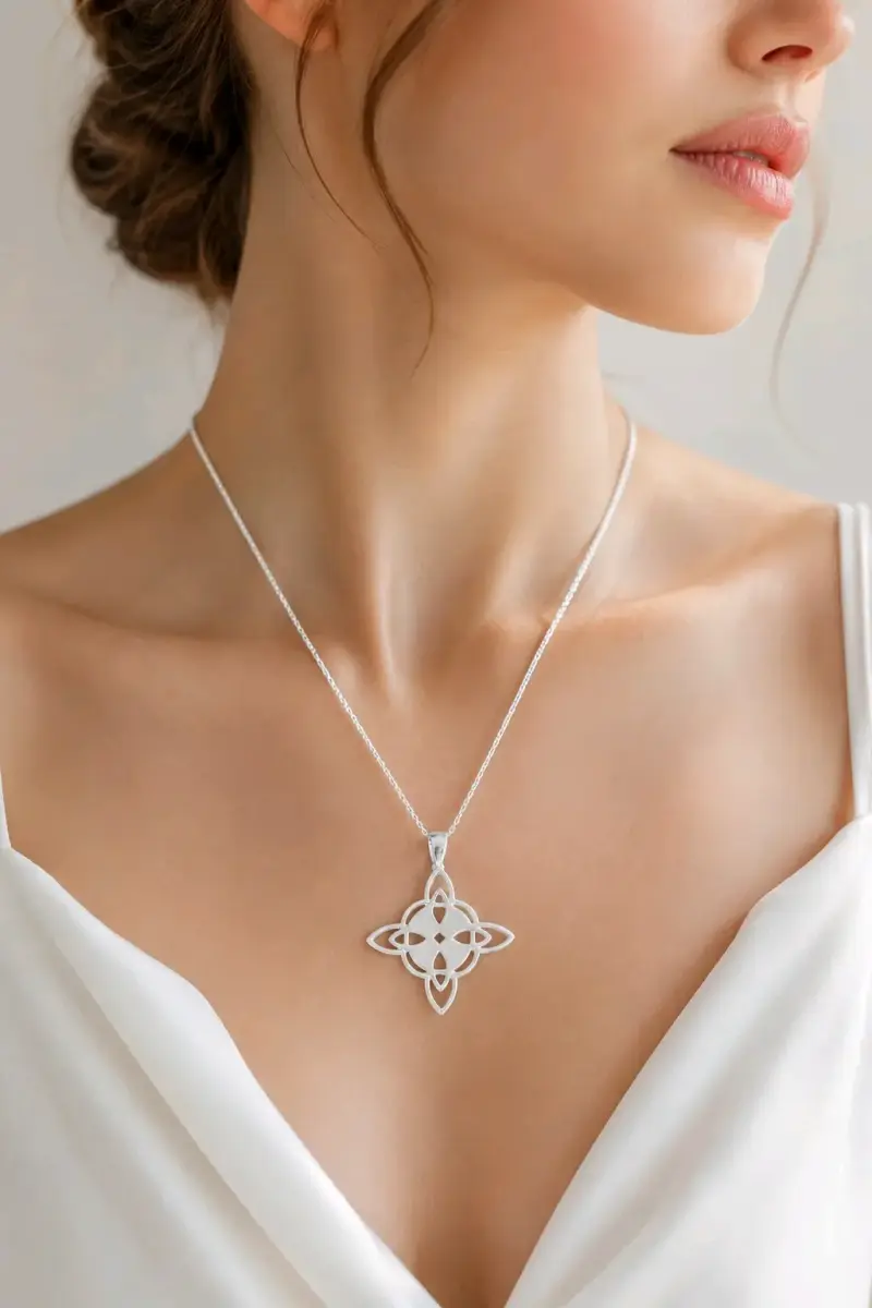 Cadena de Plata con nudo de bruja