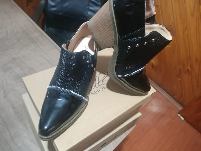 Zapatos de taco negro charol - 1