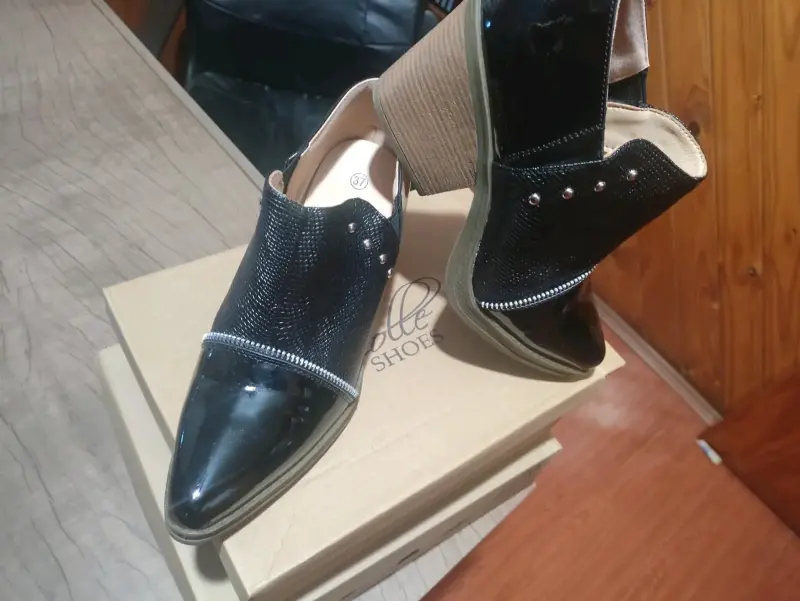 Zapatos de taco negro charol - 2