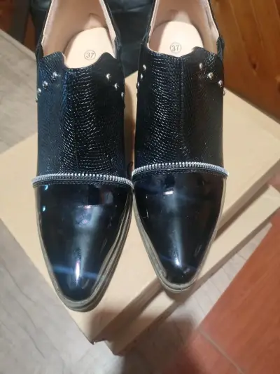Zapatos de taco negro charol - miniatura 3