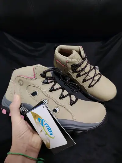 Zapatos de seguridad beige nuevas - miniatura 2