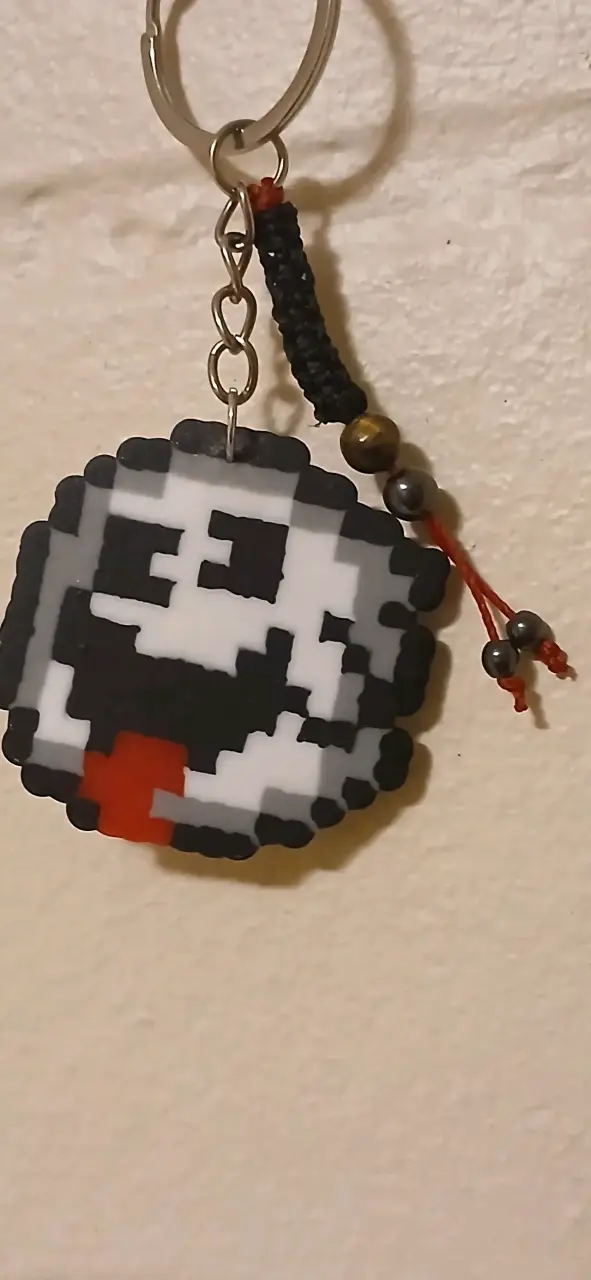 Llavero retro de mario, con ojo de tigre y hematit - 1