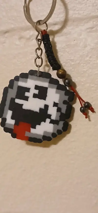 Llavero retro de mario, con ojo de tigre y hematit - miniatura 1